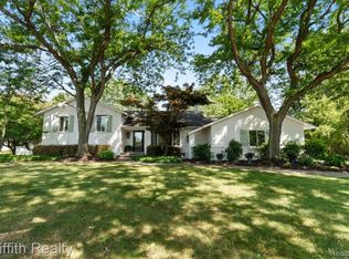 6531 Catalpa Dr, Brighton, MI