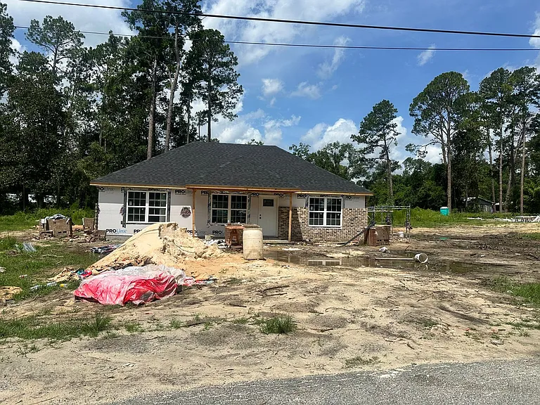 687 N Washington St — Photo 1