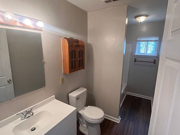 5th image of 931 17th St NW