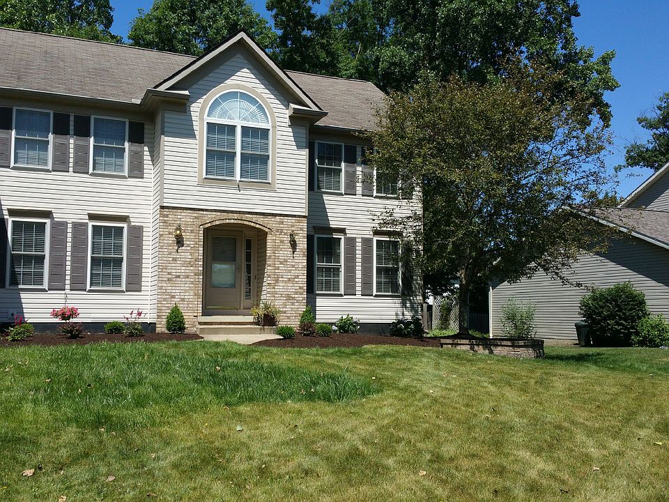 1st image of 1091 Oak St