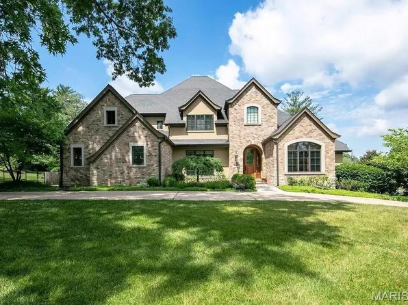 225 Doulton Pl, Saint Louis, MO 63141