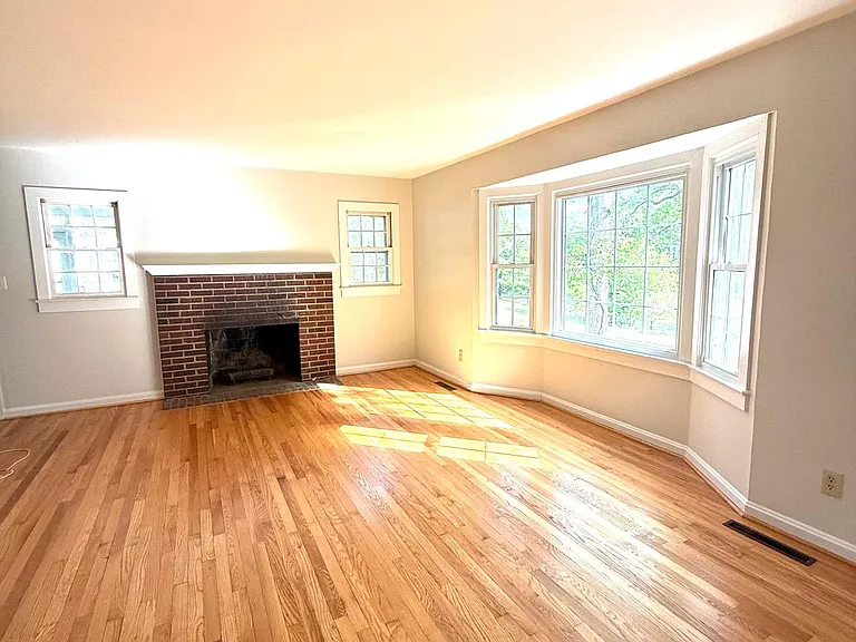 1523 Courthouse Rd — Photo 6
