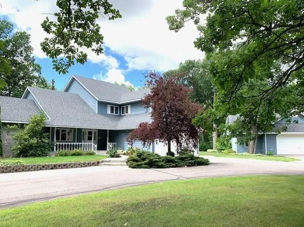 707 11th Ave SE, Roseau, MN 56751