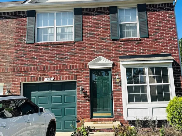 227 Tucker St, Pontiac, MI 48341
