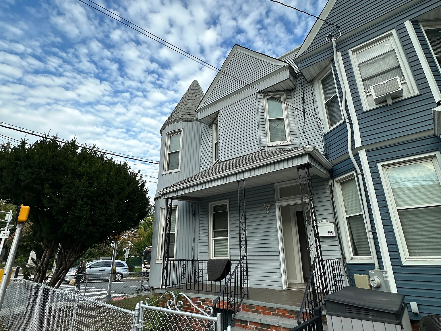 4 bed, $6,500 — Photo 1