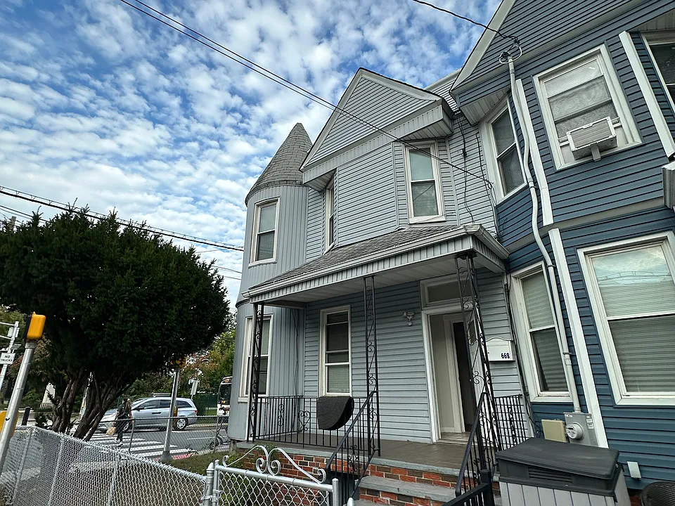 668 Palisade Ave