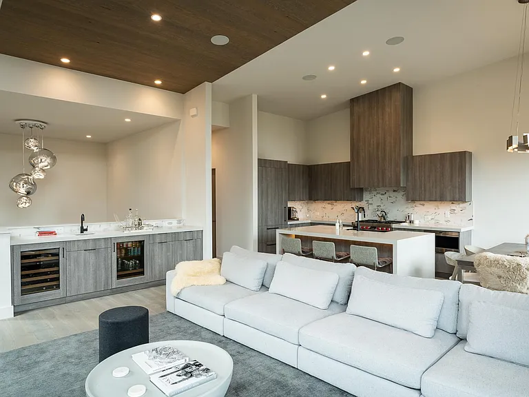 Open Living Space. Awesome for entertaining.