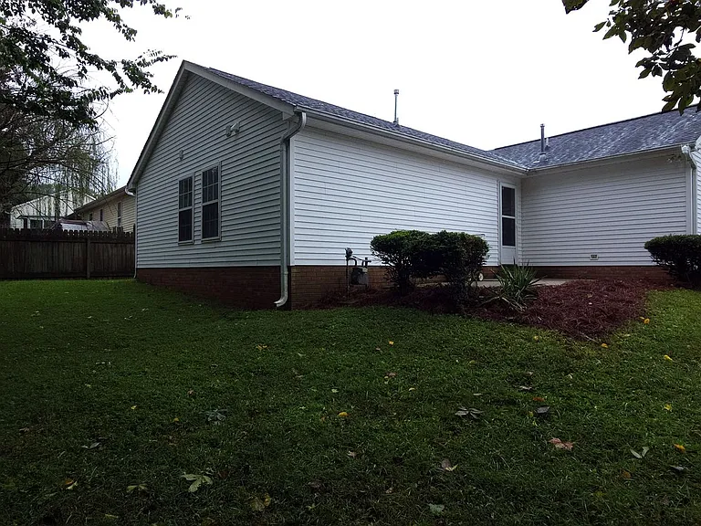137 Westmont Dr — Photo 22