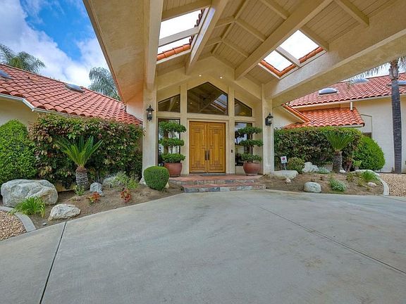 3rd image of 1643 Macadamia Dr