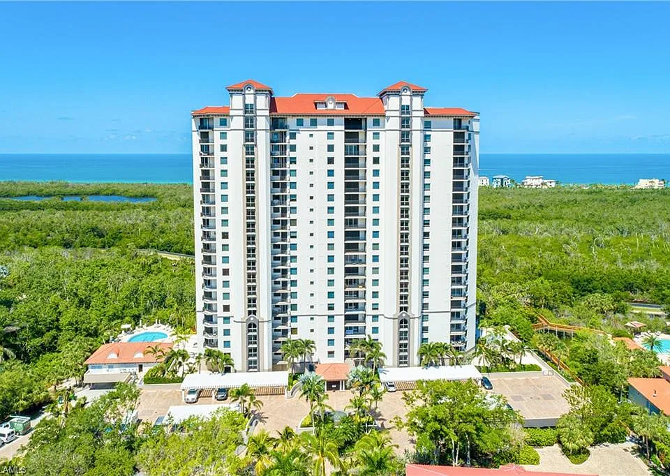 7225 Pelican Bay Blvd #204