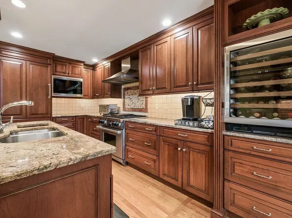 16 Hickory Hl Unit 16, West Springfield, MA 01089