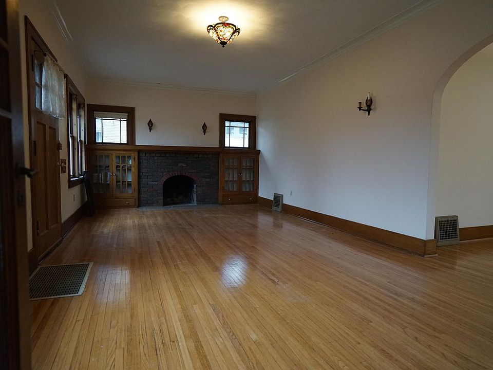 1st image of 130 N Rockford Ave