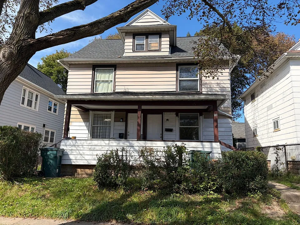 90 Fairbanks St