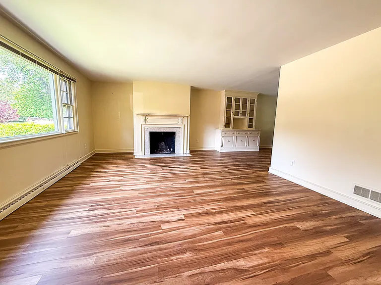 380 Gibbs Ave — Photo 3