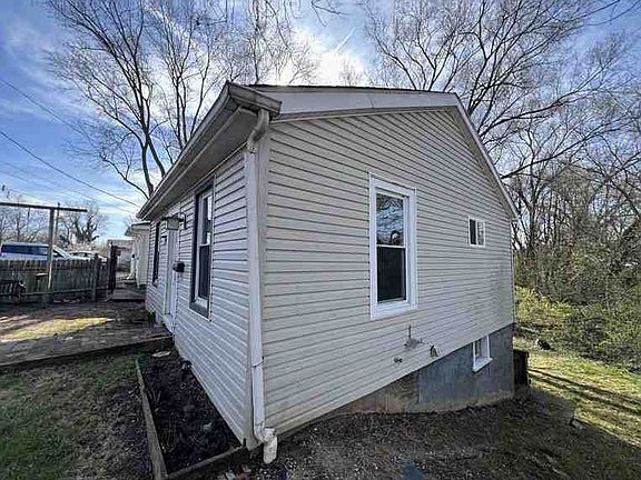 3rd image of 2819 Sanford Ave