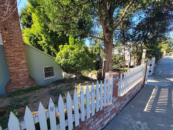 2nd image of 3025 Hollycrest Dr #5