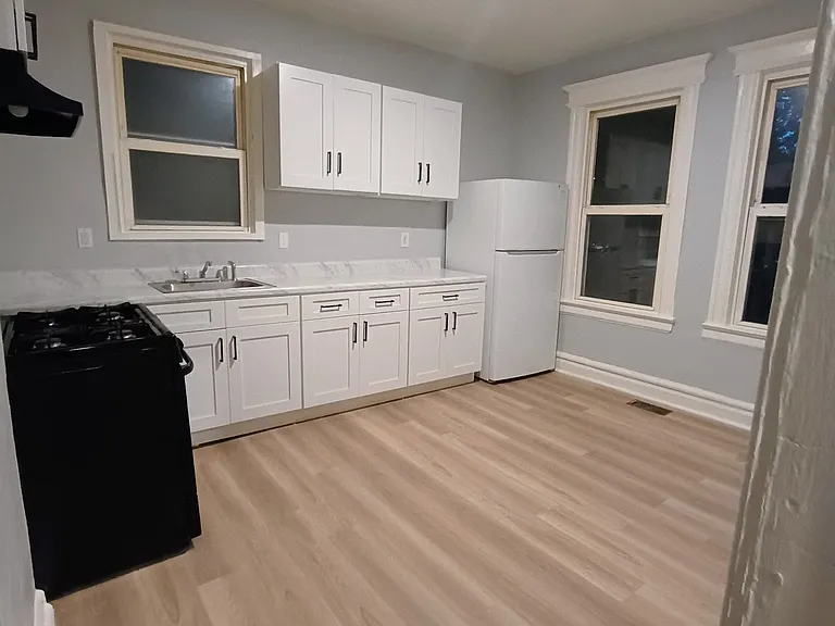 27 Linden Ave — Photo 1