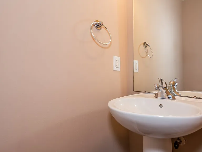 906 Houston Heights Rd — Photo 16