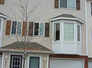 2817 Arboretum Village Trl, Chanhassen, MN 55317