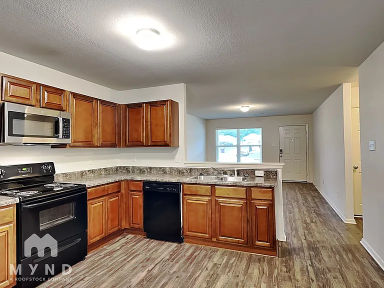 9168 Pleasant Valley Dr — Photo 4