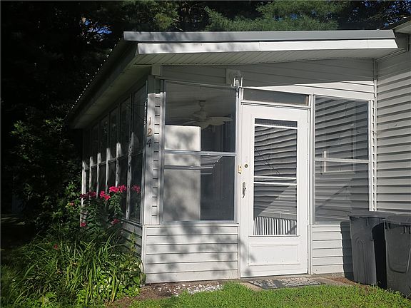 2nd image of 124 Forest Dr