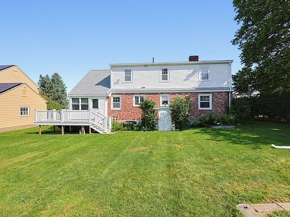 2nd image of 70 Oakdale Rd