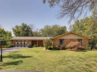 1009 N Lake Of The Woods Rd, Mahomet, IL
