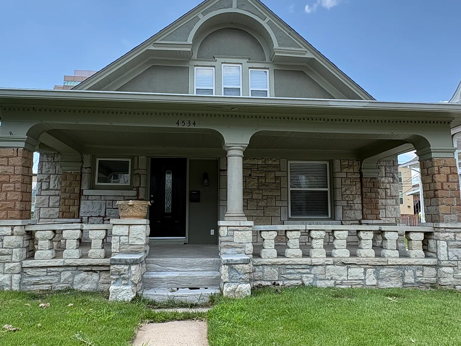 House for Rent West Plaza! — Photo 2