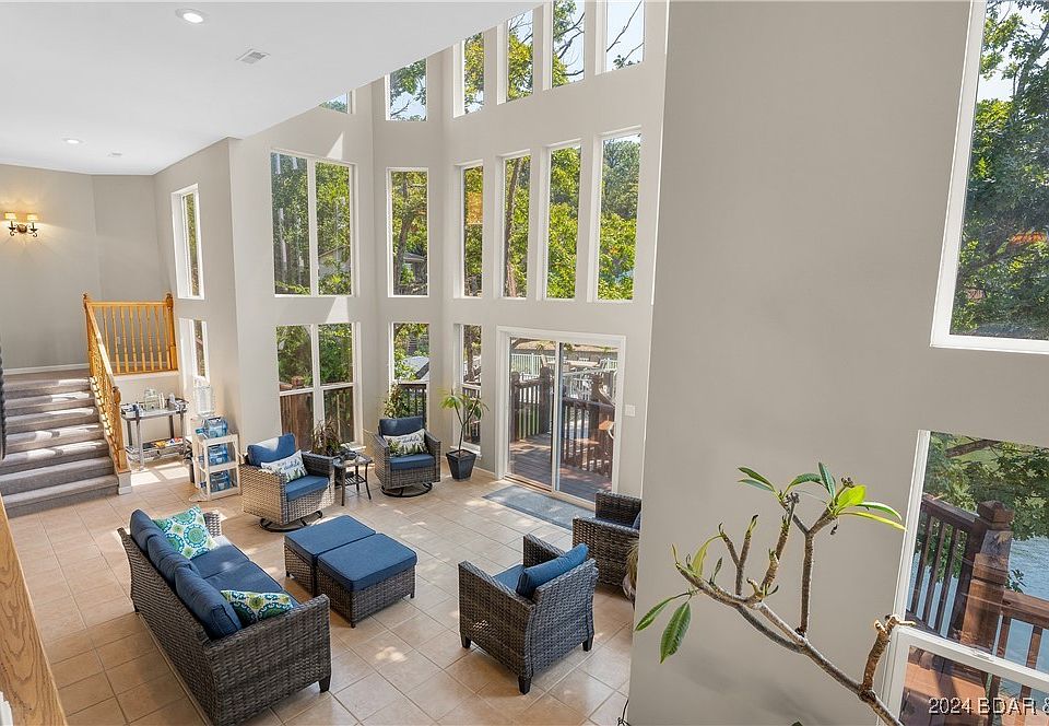 1st image of 332 Spyglass Cir
