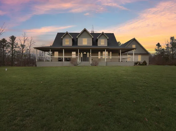 930 Fernwood Dr, Valparaiso, IN 46383