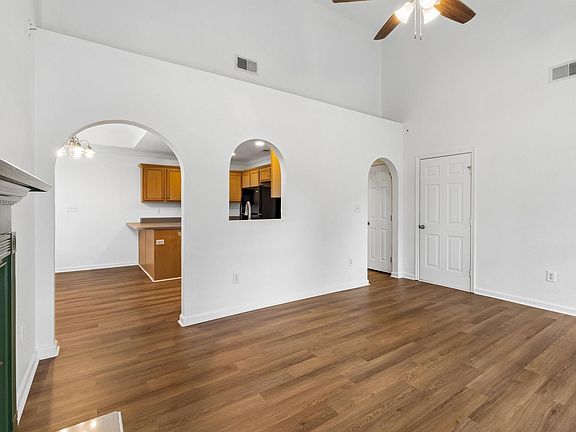 4th image of 641 Meriweather Dr