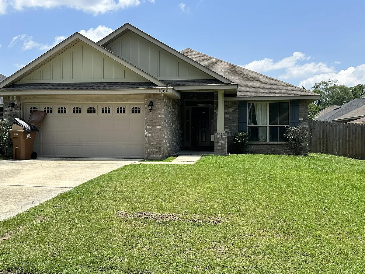 Building Photo - 10601 Roundhill Dr