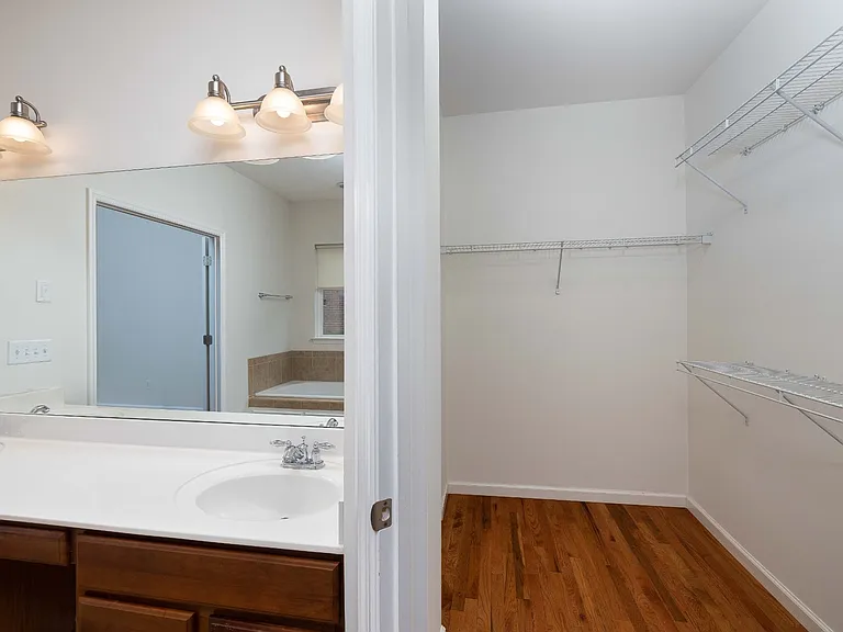 1204 Beech Hollow Dr — Photo 24