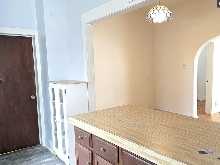 816 W Grand Ave — Photo 2