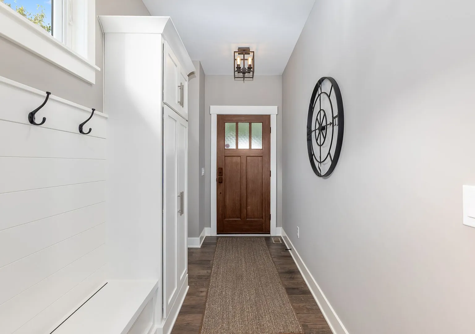 4 bed 3.5 bath Mid Term Rental on Silver Lake in Rockford — Photo 4