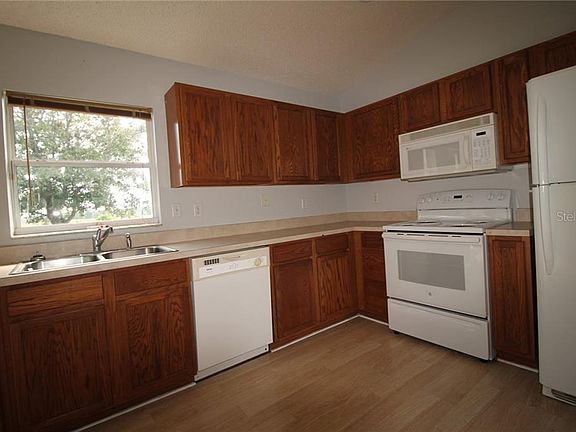 3rd image of 1039 Bluegrass Dr