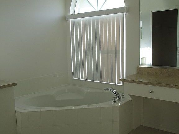 4th image of 6821 Stoneheath Ln