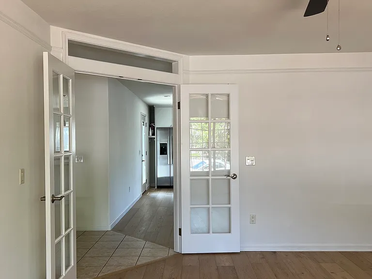 1827 Holiday St — Photo 11
