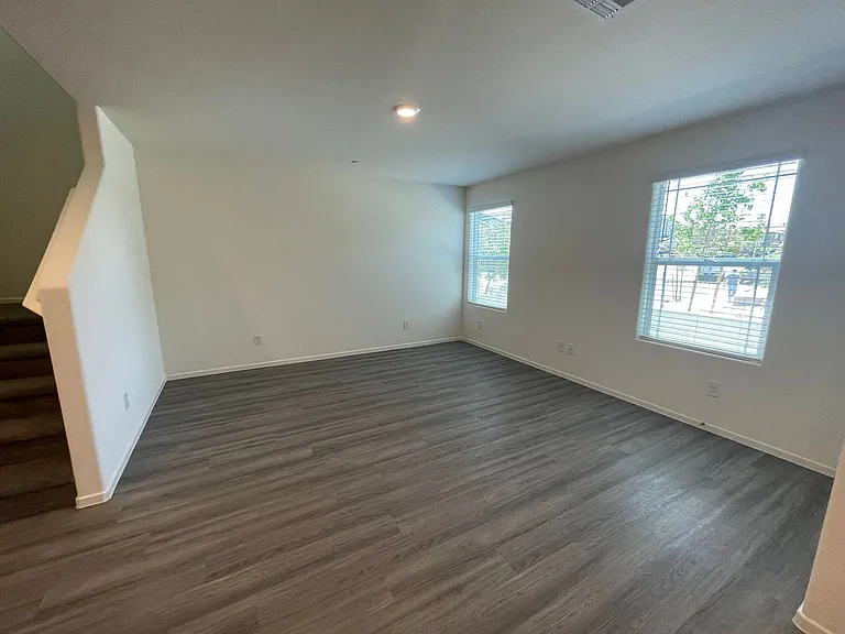 1923 Stanza Vista St — Photo 6