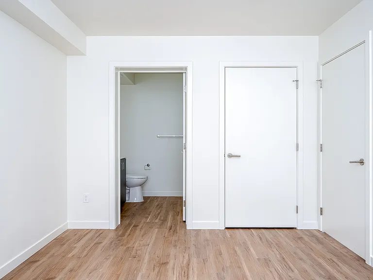 Steppe Apartments | Two Bedroom Primary Bath