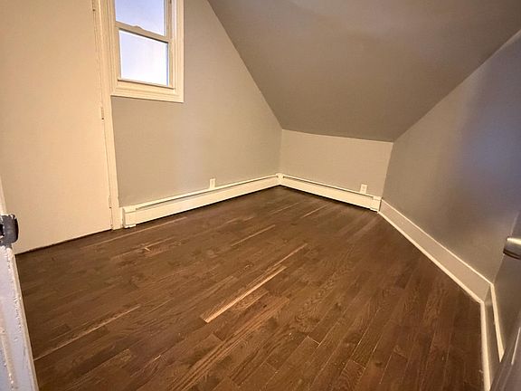 4th image of 534 Howard Ave #3