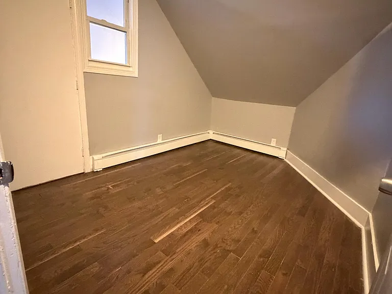 534 Howard Ave #3 — Photo 4