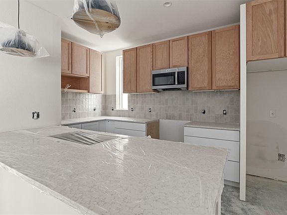 3rd image of 1180 Lott Ave