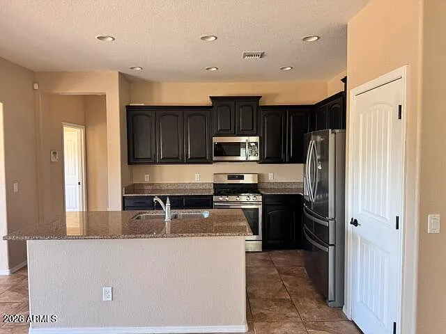 5 bed, 3.0 bath, 2806 sqft, $2,400 — Photo 1