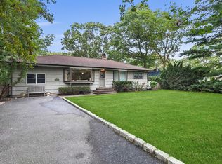 151 Bay Ave E, Hampton Bays, NY 11946