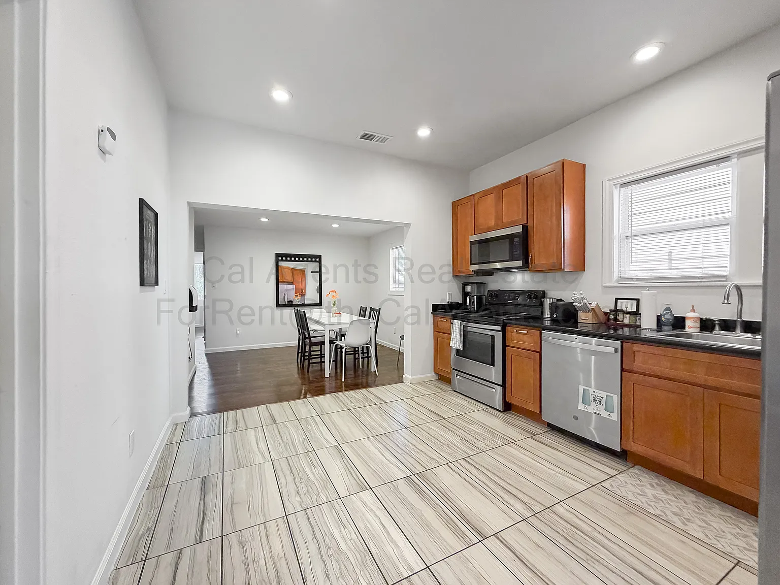 4 bed, 1718 sqft, $3,800 — Photo 2