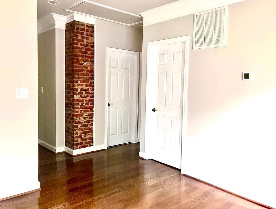 4 bed, 2300 sqft, $4,900 — Photo 4