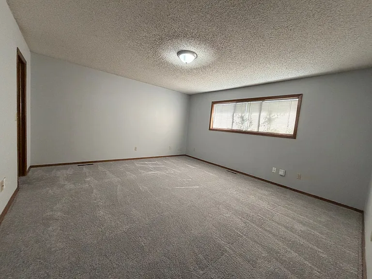 2266 S White Oak Dr — Photo 5