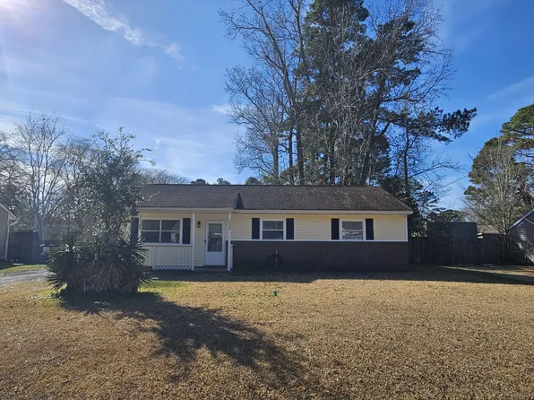 233 Brighton Rd, Wilmington, NC 28409