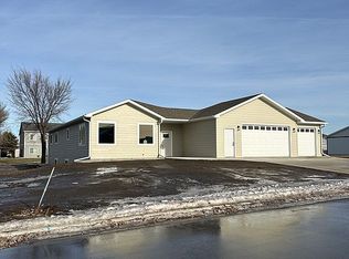 704 5th St SE, Lake Preston, SD 57249